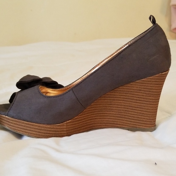 Women's GAP Wedge Heels - Picture 3 of 8